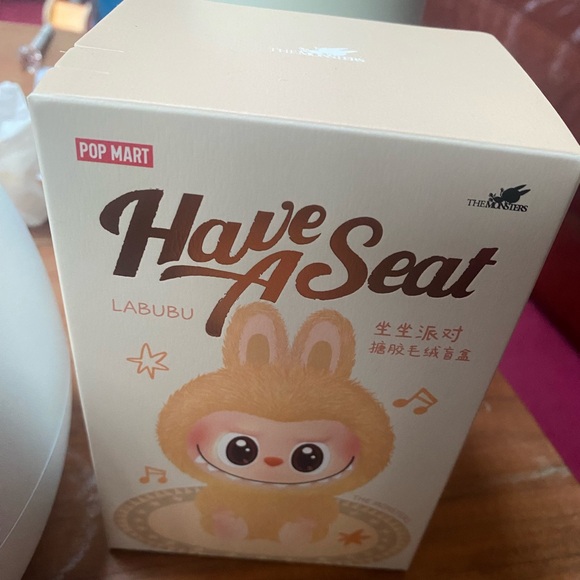 HAVE A SEAT LABUBU- DADA - Picture 2 of 4